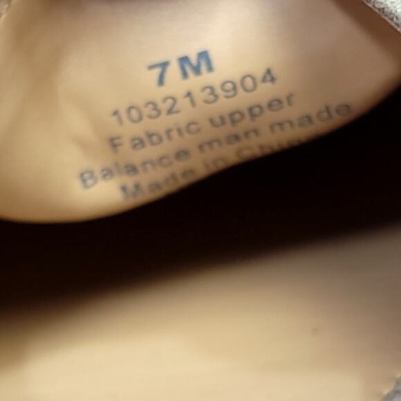 Dress Barn Loafer Size 7 Womens Shoe Flats Tassel Tan - Picture 9 of 9